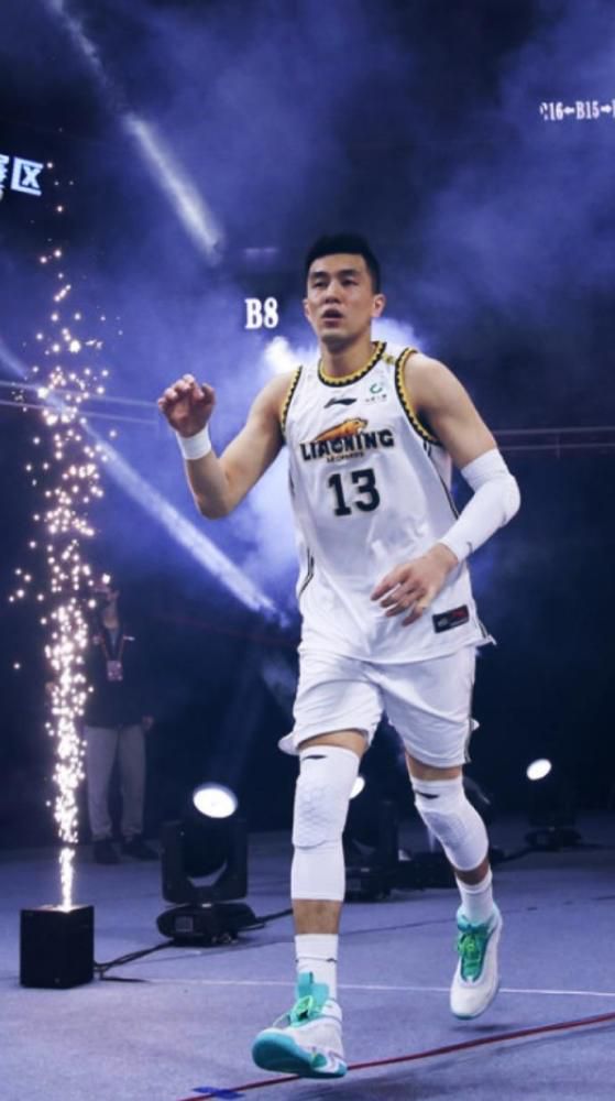 他们内心的炽热、滚烫、赤诚、勇敢都随着音乐的节奏幻化为精彩的舞步，一步步奔向他们梦想的赛场